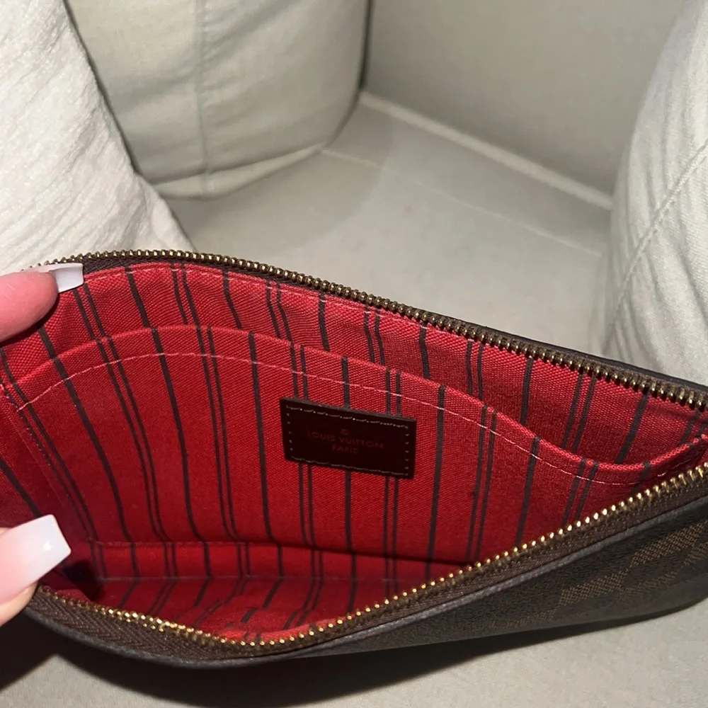 Louis Vuitton Neverfull Pochette - Picture 2 of 6